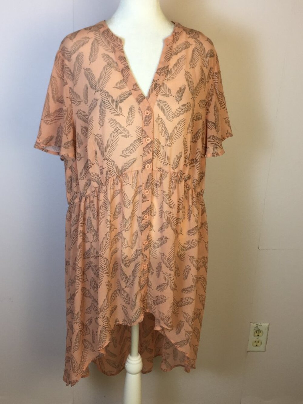Torrid Hi Low Tunic Shirt Top 1X Womans Plus Peach Feather Sheer Short Sleeves